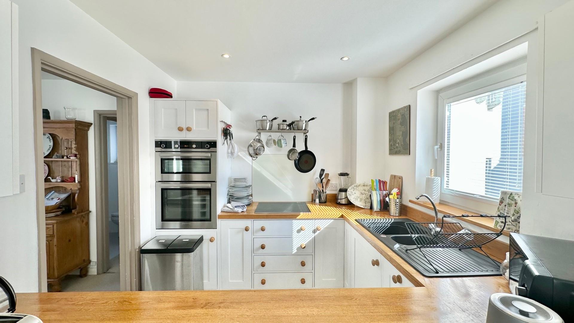 4 bed property in Wellesley Court, Old Town, Hastings